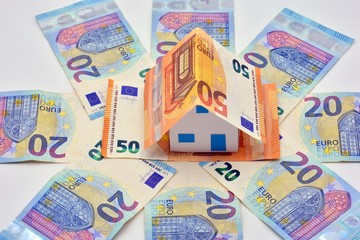 Casa hecha con billetes de euro
