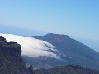 Wolkenwasserfall auf La Palma