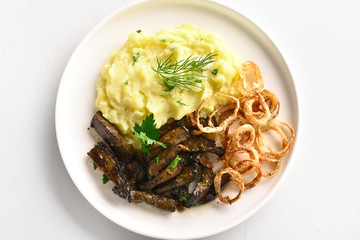 Beef liver with mashed potatoes and onion