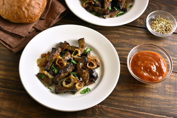 Roasted beef liver with onion