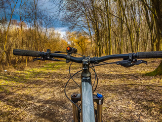 Fototapeta na wymiar MTB bicycle on the trail in the spring season
