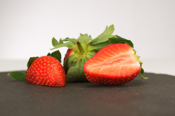 Erdbeeren Hintergund schwarz