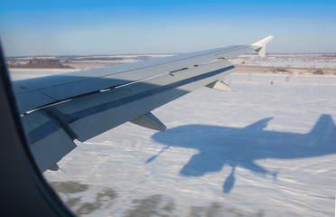 Obraz premium view from the airplane's porthole to the winter plain