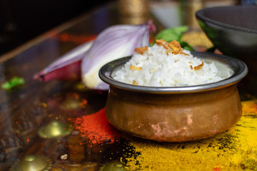 Reis Zwiebeln, Restaurant Essen