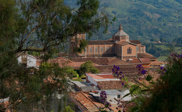 Catedral al fondo