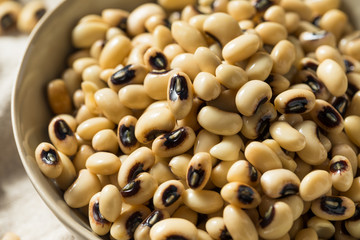 Raw Organic Fresh Black Eye Peas