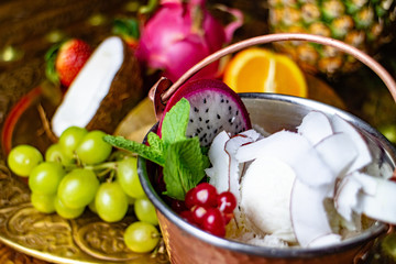 Dessert - Eis und Obst im Restaurant