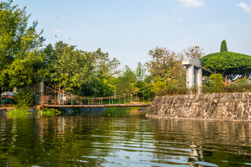 Fototapeta na wymiar Parque com muito verde em Yangon, Myanmar.