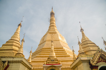 Fototapeta premium Templo budista Sule Pagoda em Yangon, Myanmar.