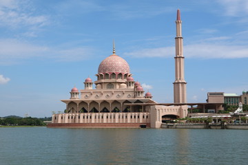 Fototapeta na wymiar Putra Mosque