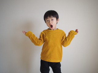 自己主張する子供