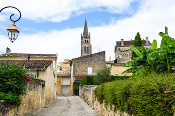Fototapeta na wymiar 05.09.2017. Saint-Émilion, FRANCE. Saint-Émilion village - UNESCO World Heritage Site with fascinating Romanesque churches and ruins stretching all along steep and narrow streets.