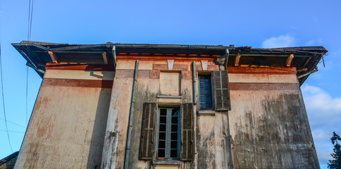 Fototapeta na wymiar Old school in Dalat, Vietnam