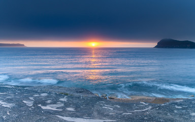 Obraz premium Sunrise Seascape with Clouds