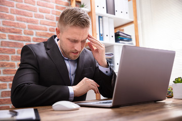 Naklejka premium Man Suffering From Headache