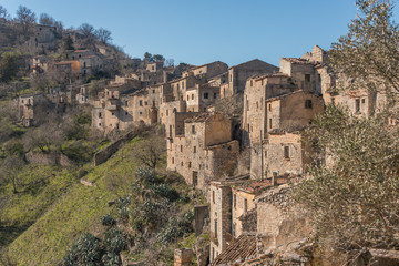 Obraz premium Abandoned Ruins of a Mountain Village Destroyed by an Earthquake in Italy