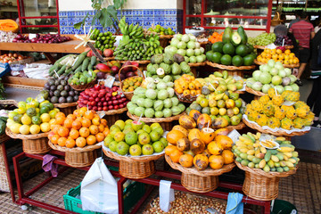 Fototapeta na wymiar Fruits exotiques - Funchal / Madère (Mercado dos Lavradores)