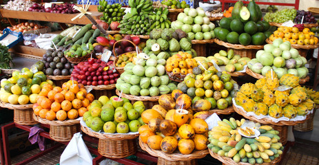 Fototapeta na wymiar Fruits exotiques - Funchal / madère (Mercado dos Lavradores)