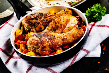 Fried drumsticks with potatoes