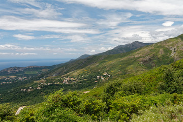 Fototapeta na wymiar Korsykańske krajobrazy - góry