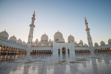 Fototapeta na wymiar Abu Dhabi, UAE, 04 January 2018, Sheikh Zayed Grand Mosque in the Abu Dhabi, United Arab Emirates 