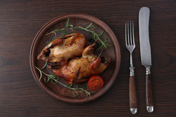 Grilled quails with rosemary and tomato