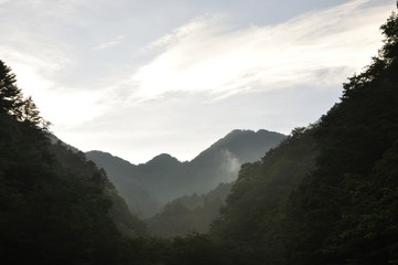 朝靄の小笄と大笄