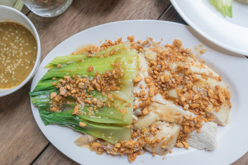 Hainanese chicken rice in Thai..