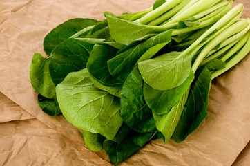 小松菜 クラフト紙背景