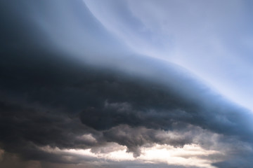 Obraz premium Scary epic sky with menacing clouds. Hurricane wind with a thunderstorm. Stock background, photo