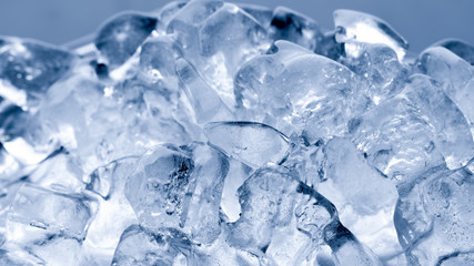 Obraz premium Ice melts in studio, global warming concept
