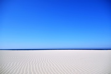 青空と海と砂浜