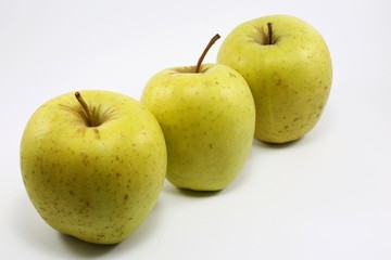 apples isolated on white background