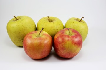 apples isolated on white background
