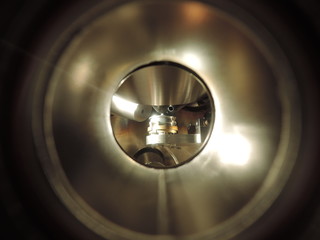 High vacuum analytical chamber with sample inside