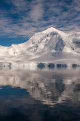 Fototapeta na wymiar coast of Antarctic Peninsula