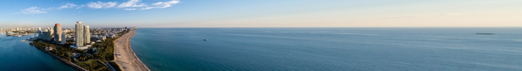 Fototapeta na wymiar Panoramic view of South Beach 
