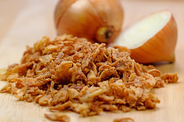 Geröstete und getrocknete Zwiebeln