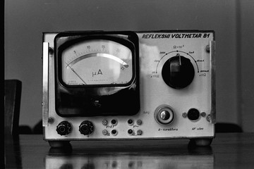 Reflex voltmeter, analog old type with scale