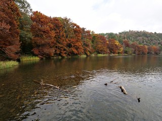 Beautiful colors of autumn at the Mountain Fork River at Beavers Bend State Park, Oklahoma.