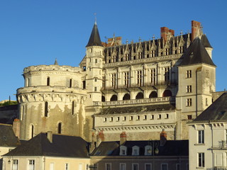 Fototapeta na wymiar Château d'Amboise, façade côté Loire, avec la tour des Minimes (France)