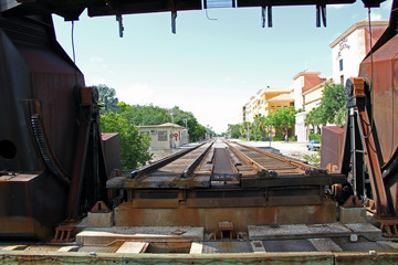 railroad tracks from horizon to the abyss