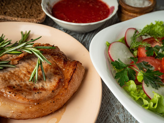 Pork loin with onion, pepper, garlic and vegetables