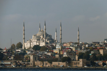 Fototapeta na wymiar Looking Blue mosque Sultanahmet through the bosporus - famous landmark in Istanbul
