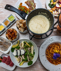 COLAGE ALIMENTOS FONDUES PASTA