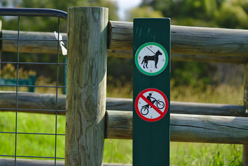 Dogs must be on leash and no motorcycle sign
