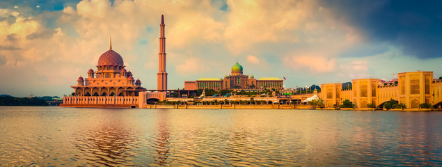  Putrajaya skyline. Amazing view of Putra mosque. Panorama