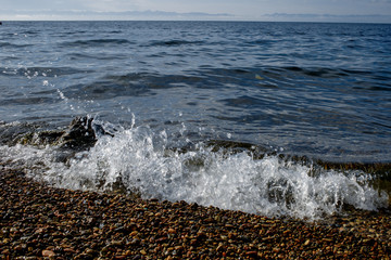 waves and splashes by the sea