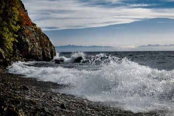 waves and splashes by the sea