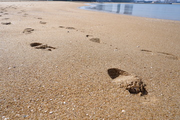 福岡西区海岸砂浜と足跡